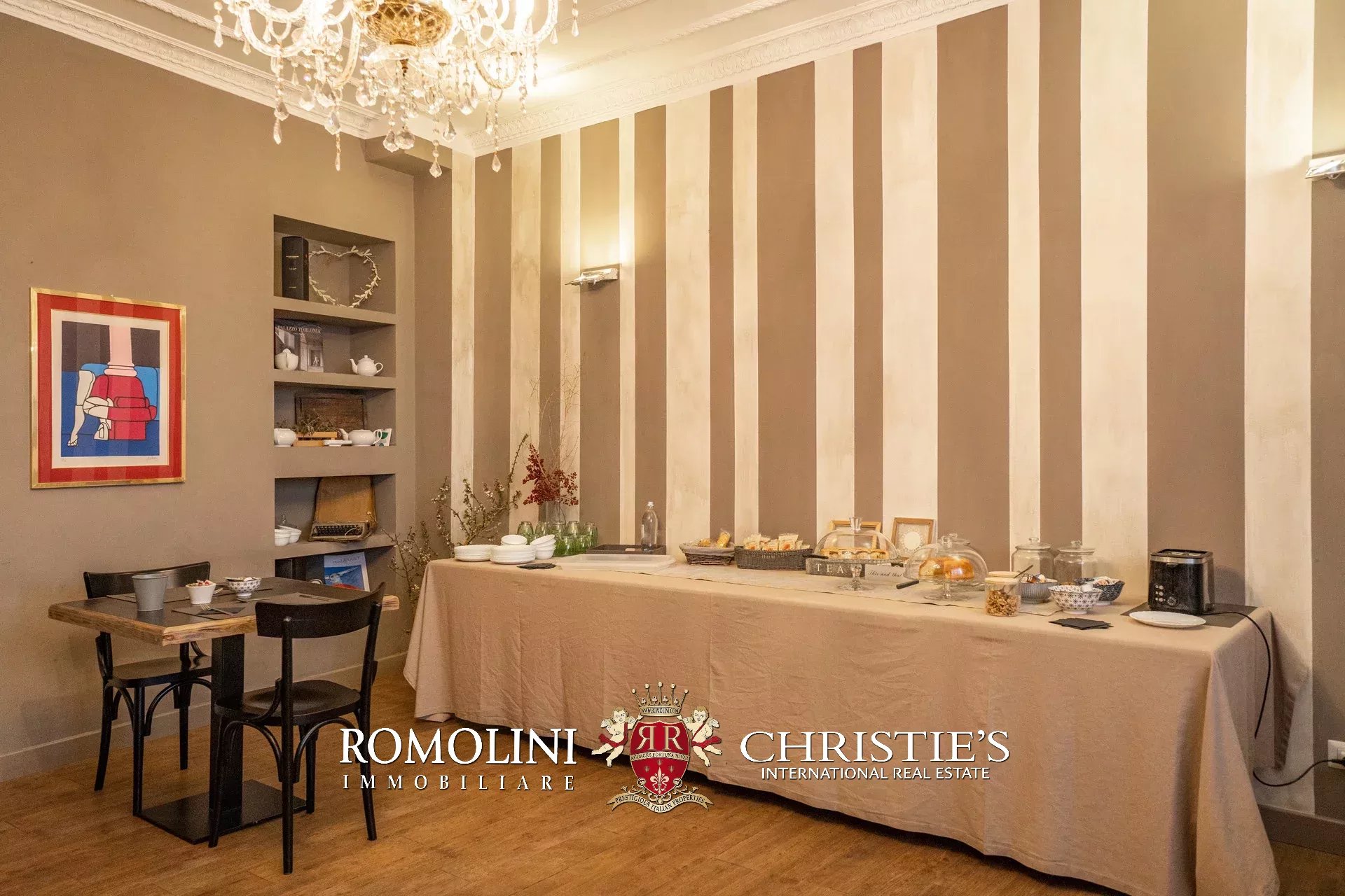 6 Bedroom Villa/Townhouse's Image 9