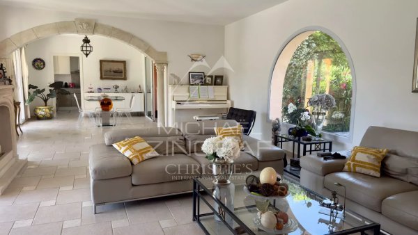 Single-storey villa facing Saint Paul de Vence village — photo 5