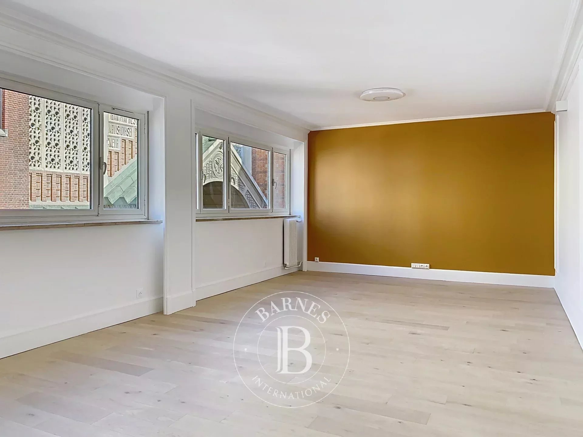 Presented by the Rental... - picture 4