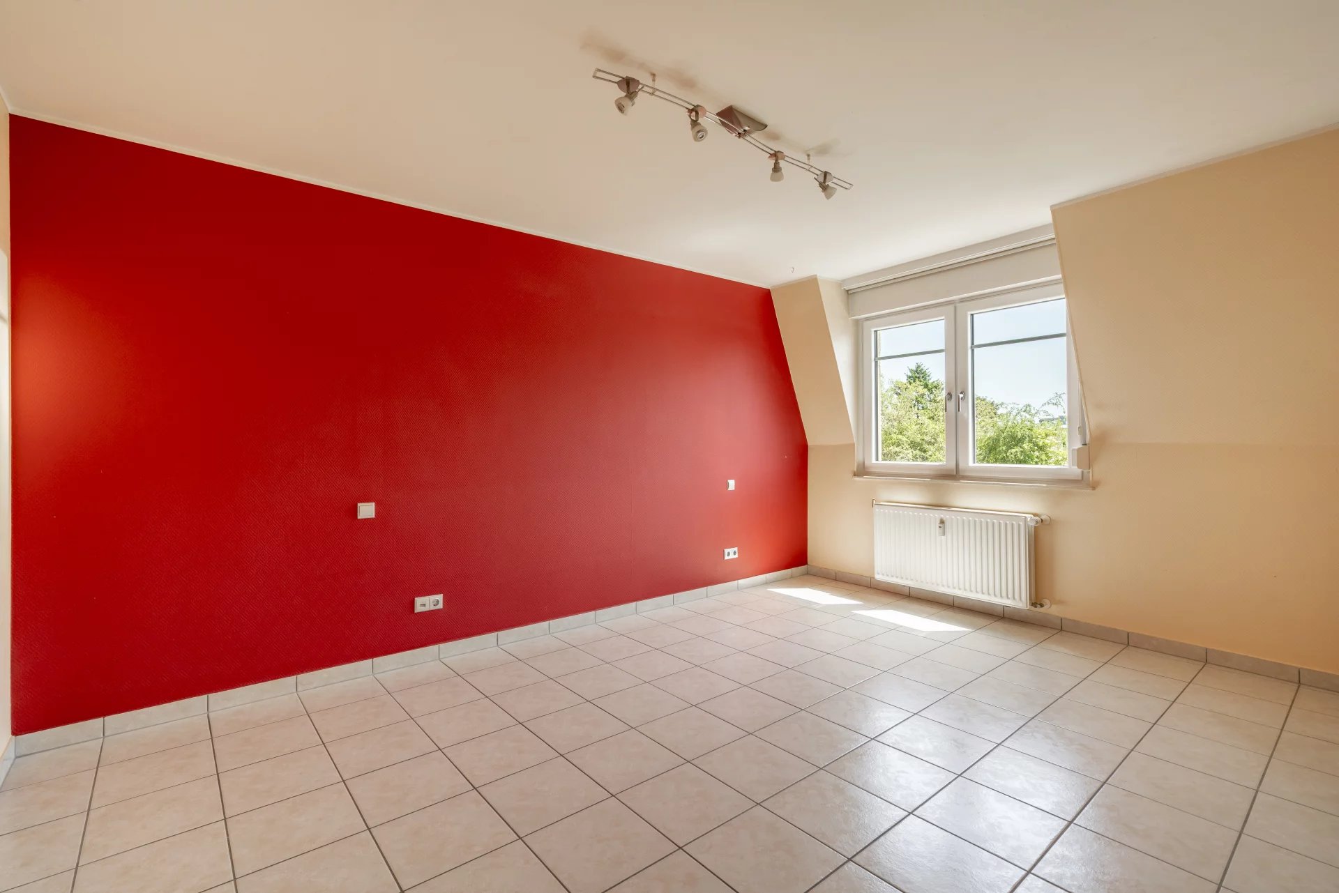 Apartamento luminoso no último andar com garagem privativa
