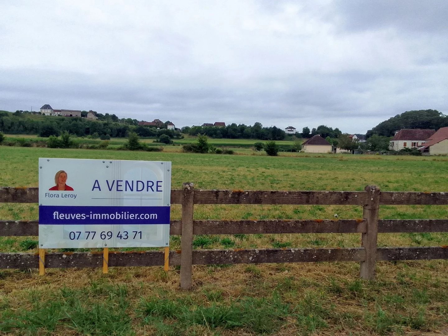 TERRAIN À BÂTIR DE 1.050 M²