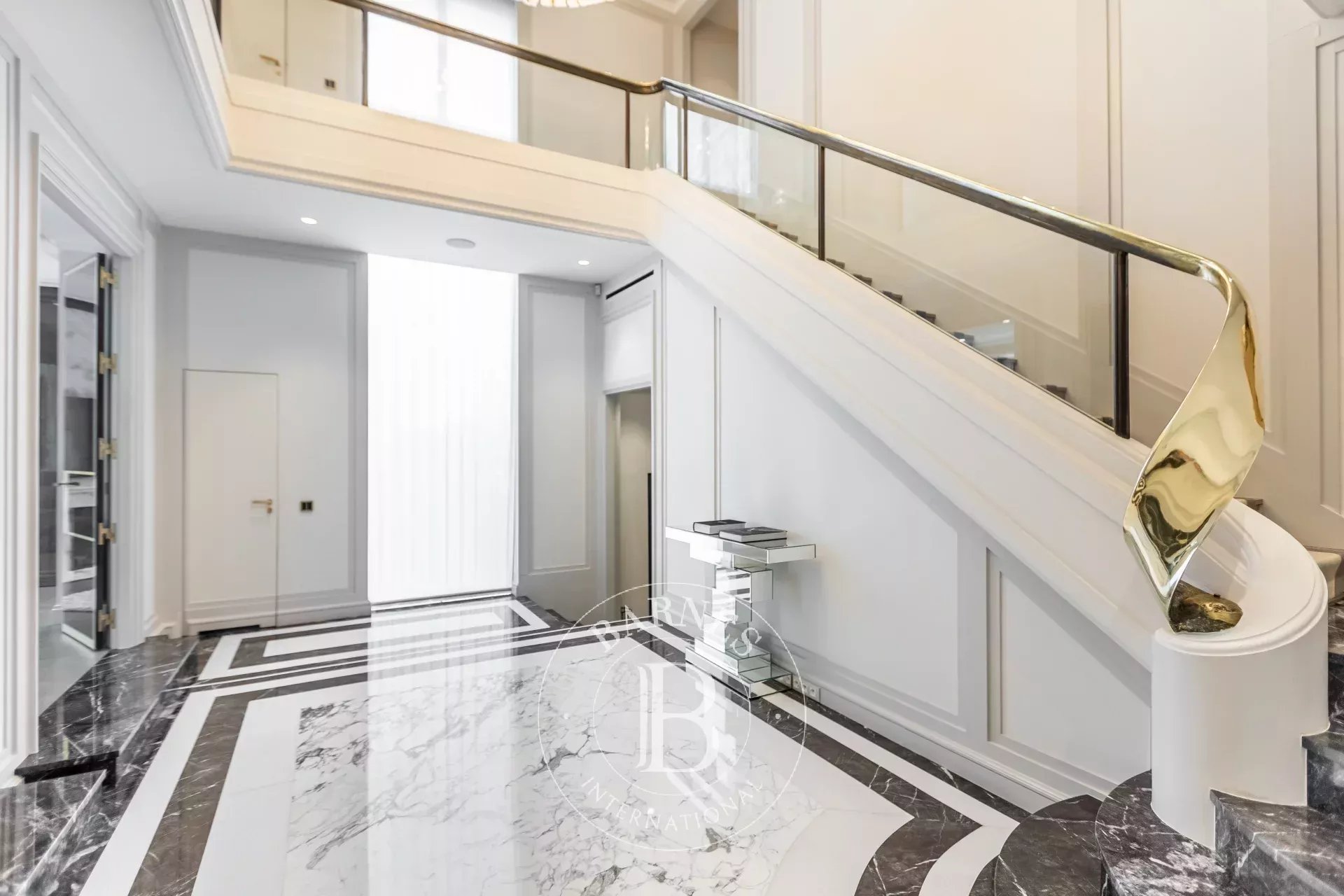 Konak Neuilly-sur-Seine - picture 4