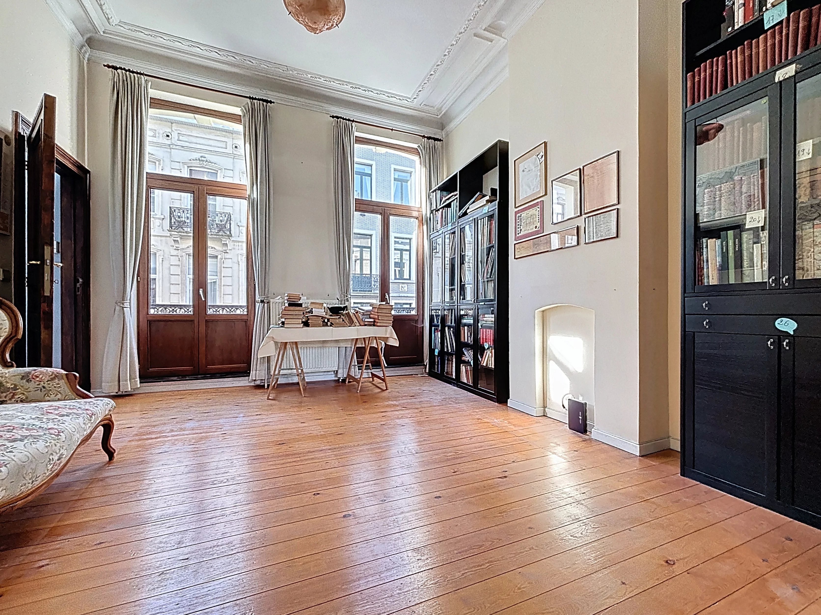 Large and elegant Brussels house with rear house