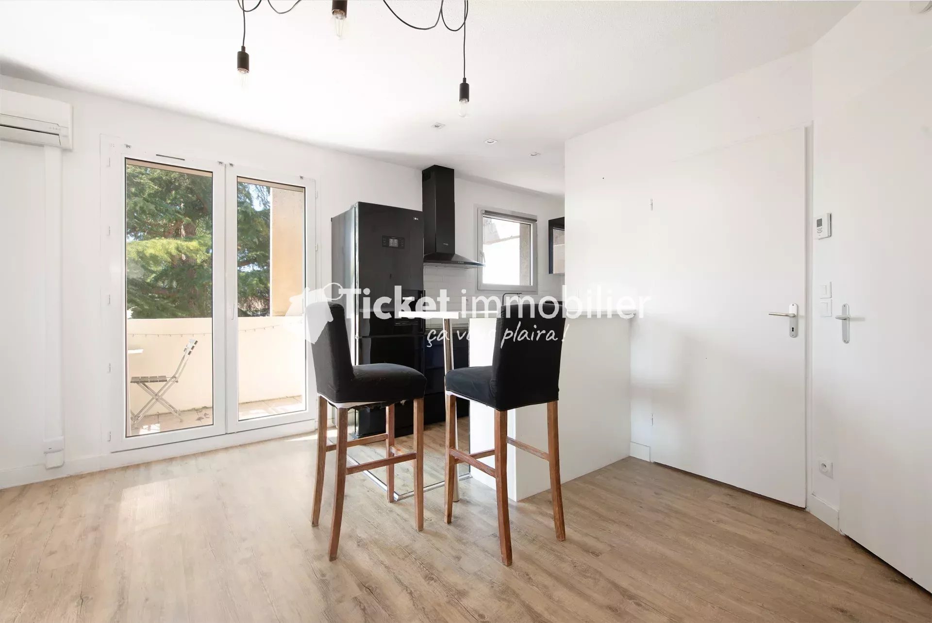 APPARTEMENT T2 45m2 BORDEROUGE - ENTIÈREMENT RÉNOVÉ - CLIMATISATION - BALCON - PARKING PRIVATIF ETC ... — photo 3