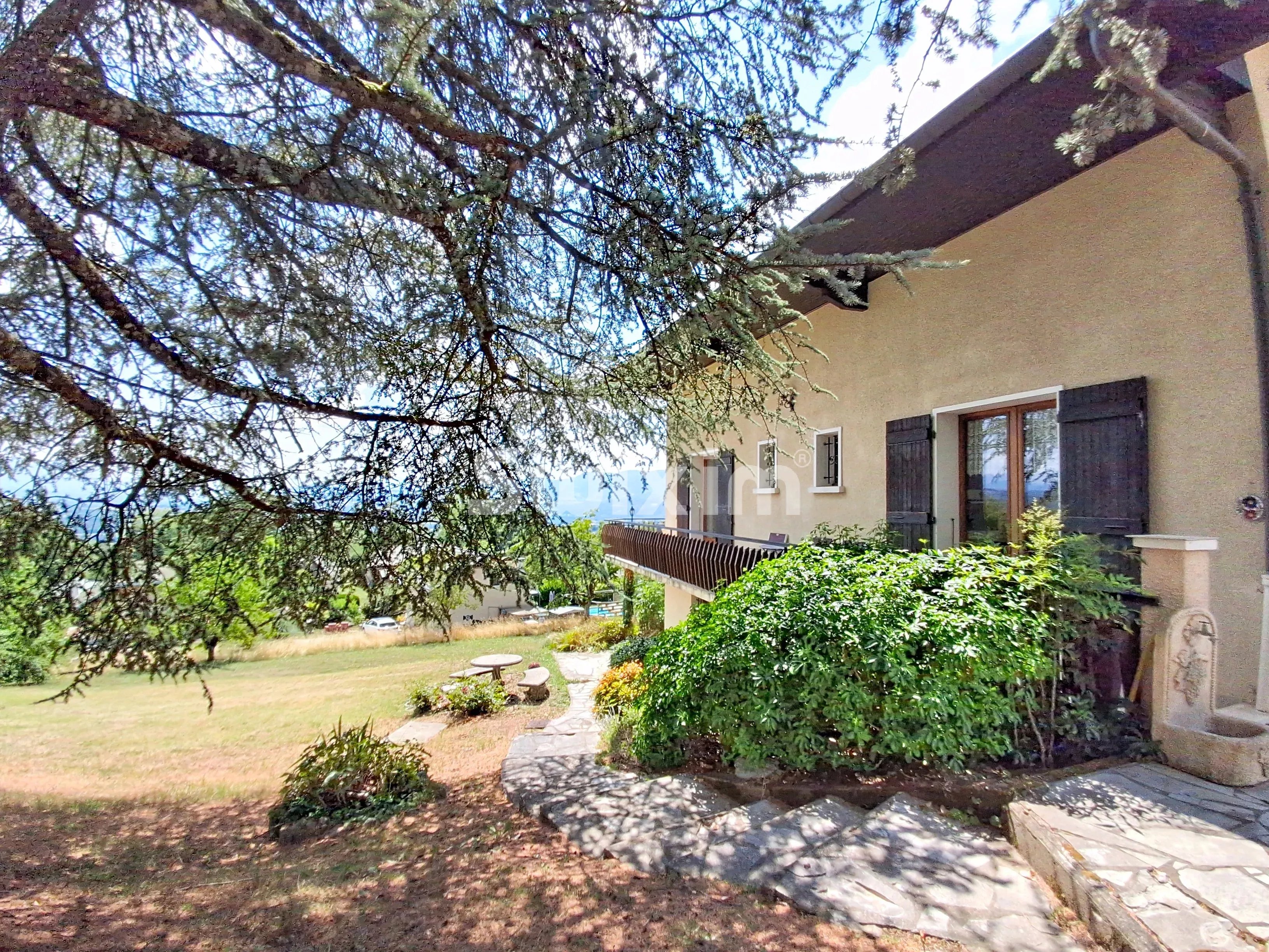 MAISON FAMILIALE DE 175 M² AVEC VUE PANORAMIQUE – SAINT-EUSÈBE