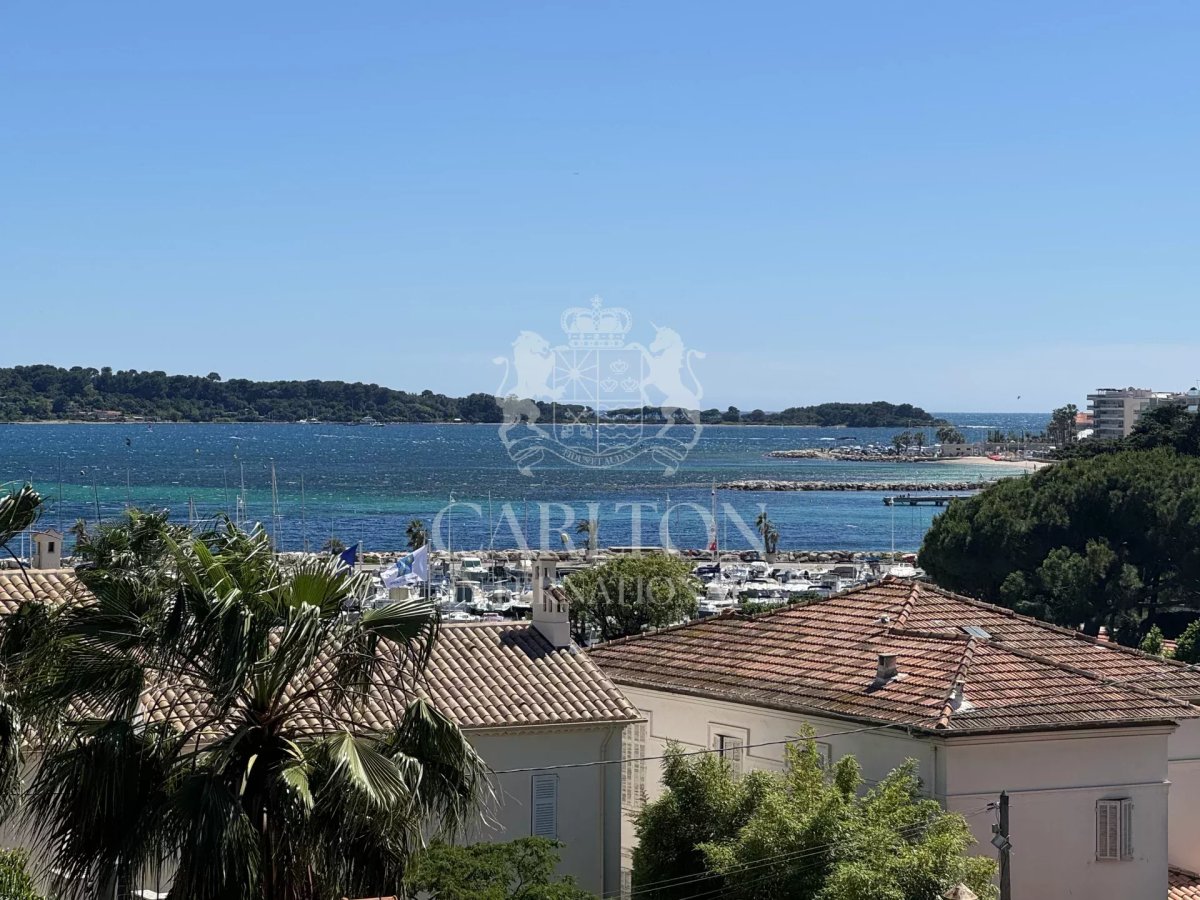 Cannes Palm-Beach – Spacieux appartement 4 pièces rénové avec vue sur mer