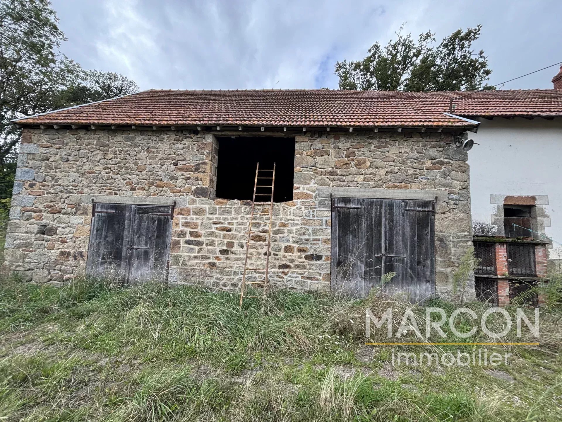 SALE HOUSE AREA CHAMBON-SUR-VOUEIZE