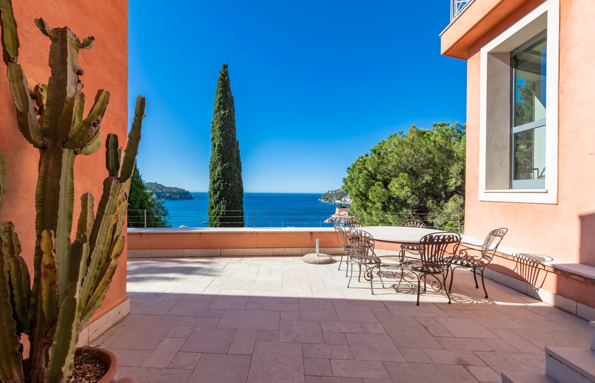 EXCLUSIVE VILLA FOR SALE - VILLEFRANCHE SUR MER - PANORAMIC SEA VIEWS
