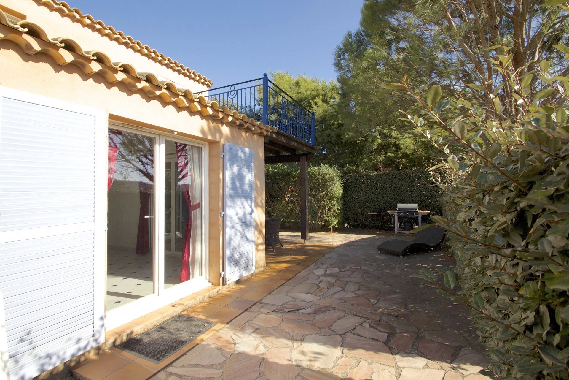Roquebrune/s Argens, Villa -4 bedrooms -90m2- in luxury domaine, with pool & tennis