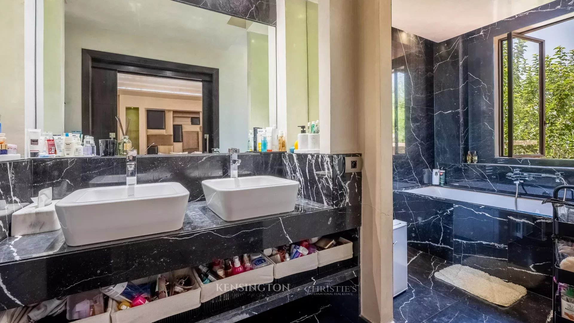 6 Bedroom Villa/Townhouse's Image 23