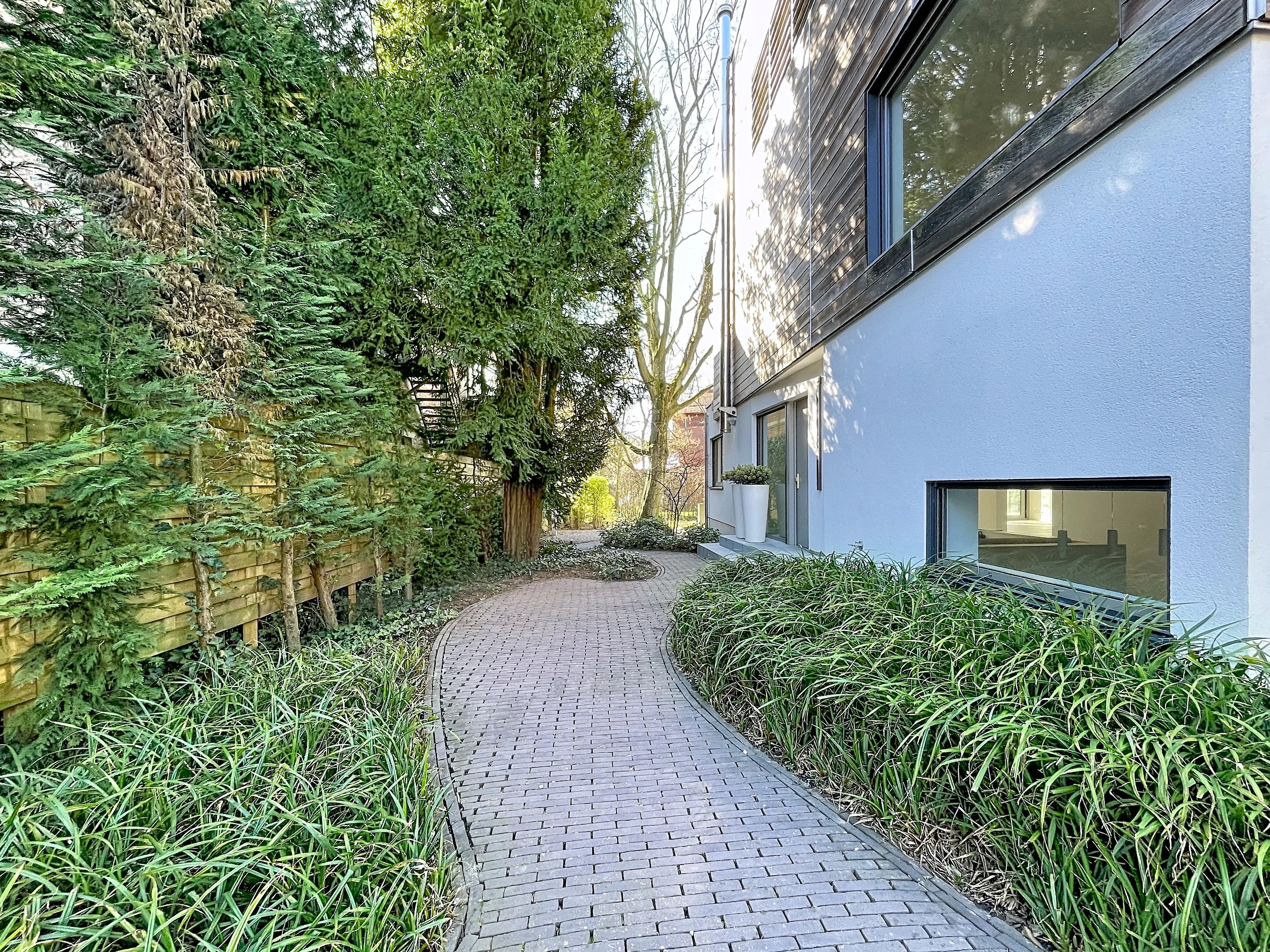 Hamoir- Maison darchitecte rénovée et baignée de lumière