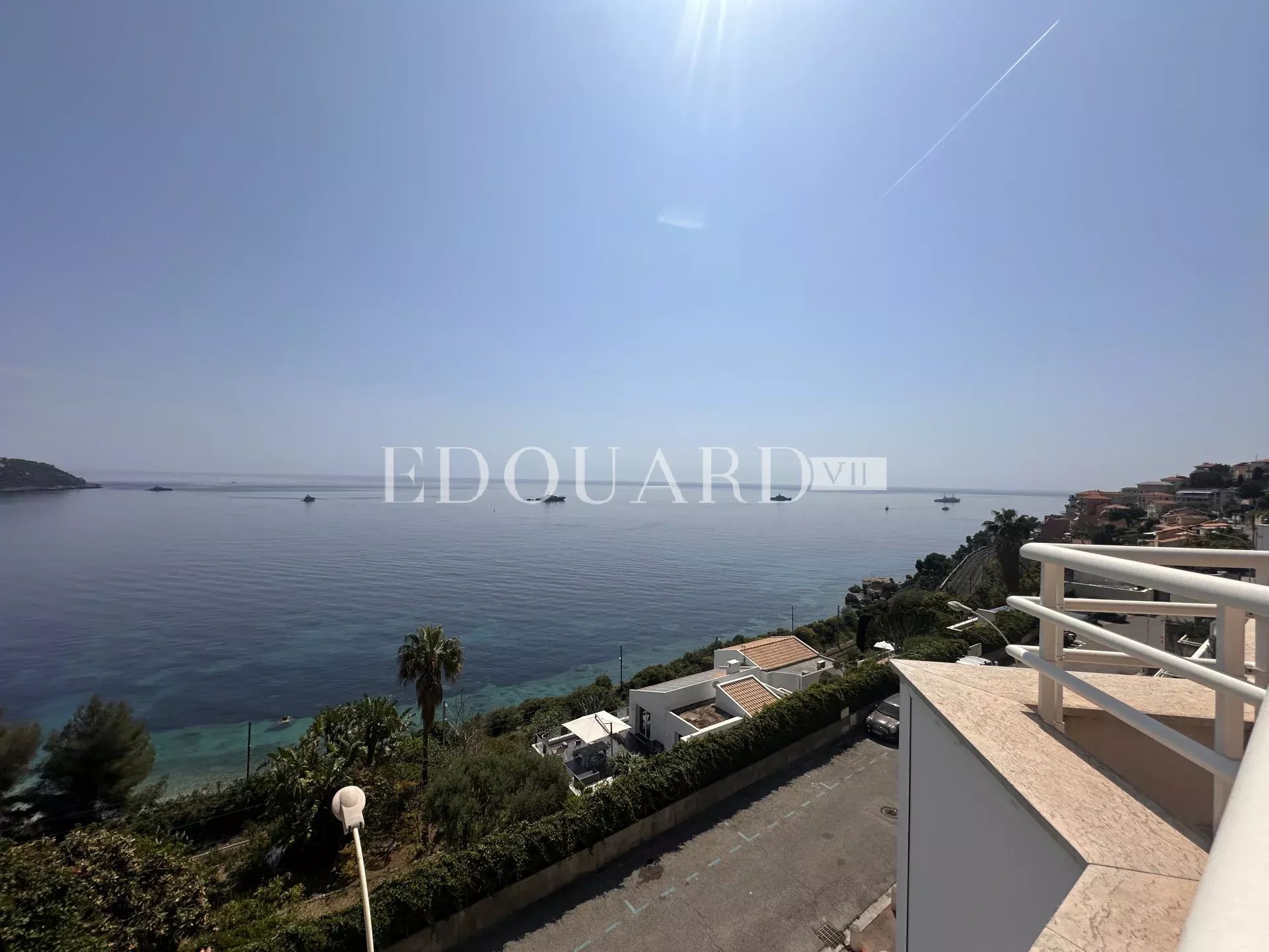 En exclusivité deux pièces avec terrasse, magnifique vue mer, spectaculaire solarium, spacieux parking - Photo 2