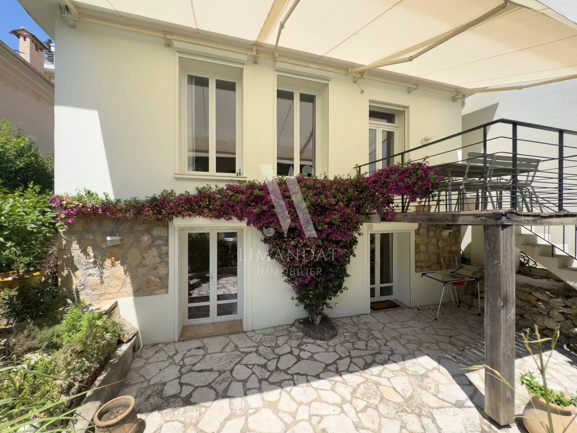 Cannes – Renovated detached villa with garden, pool and three bedrooms just steps from the city center
