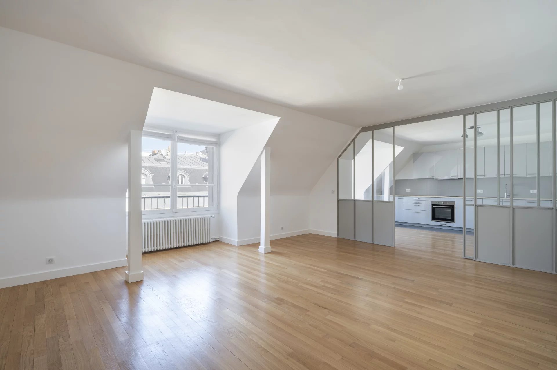 PARIS VIII - SUPERBE 4 PIECES DE 123,10 M2 - QUARTIER GEORGES V/CHAMPS ÉLYSÉES