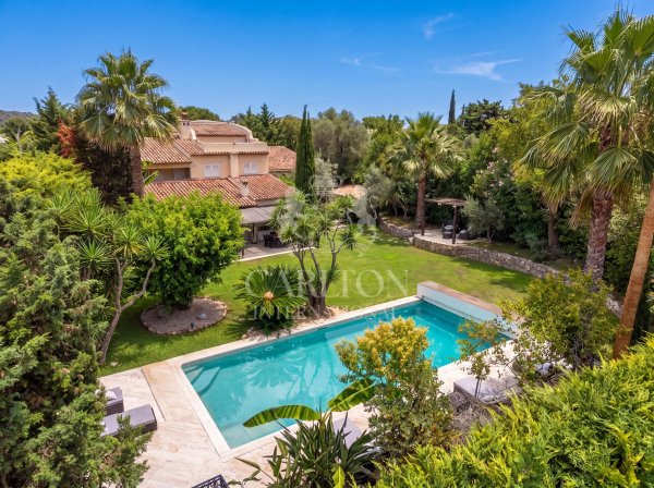 SOLE AGENT Antibes – Family Villa with Pool in a peaceful residential setting