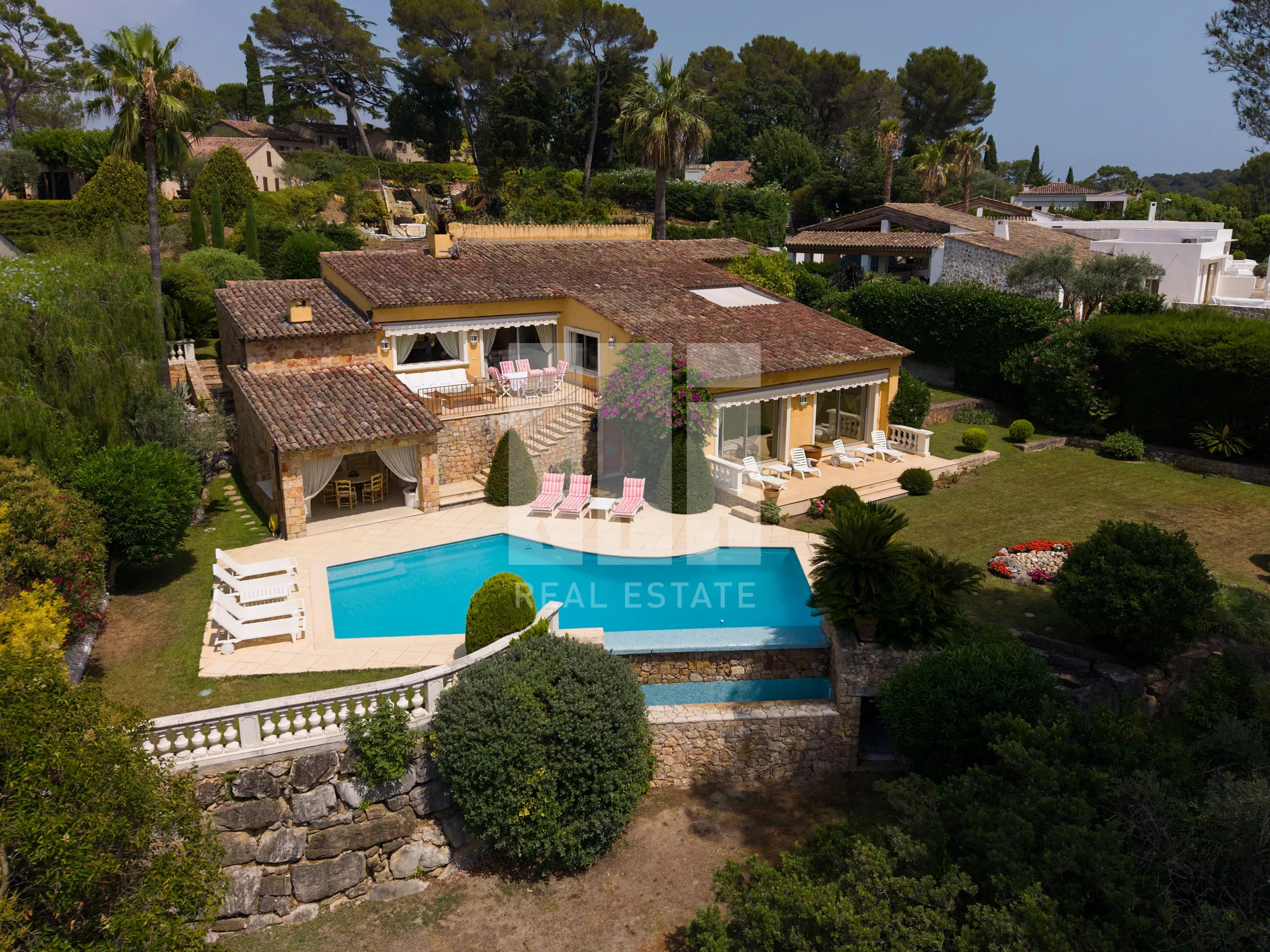 Maison 245 m² · à Mougins · 245 m² · 2 390 000 €
