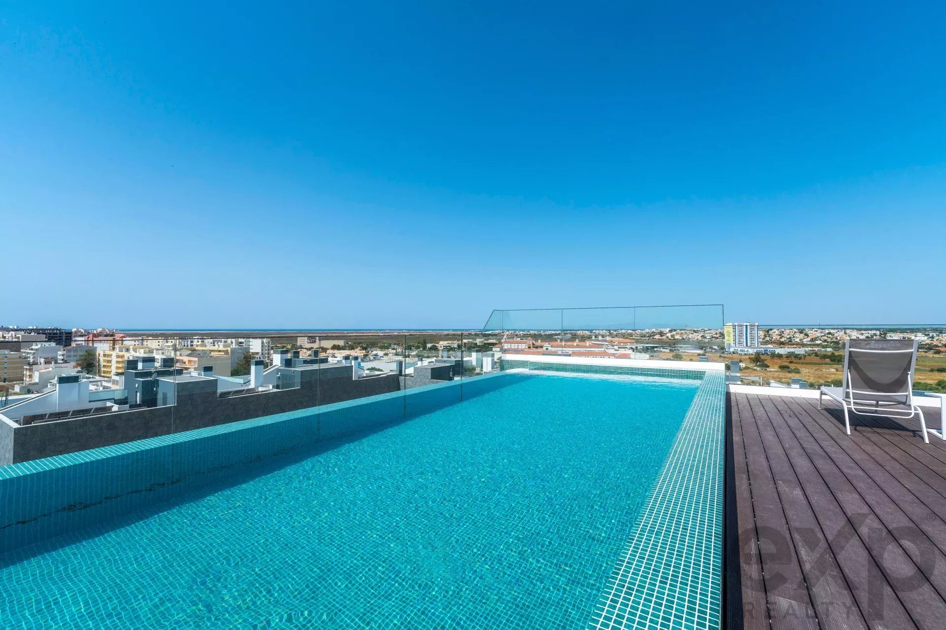 Modern apartment with pool and gym in Faro