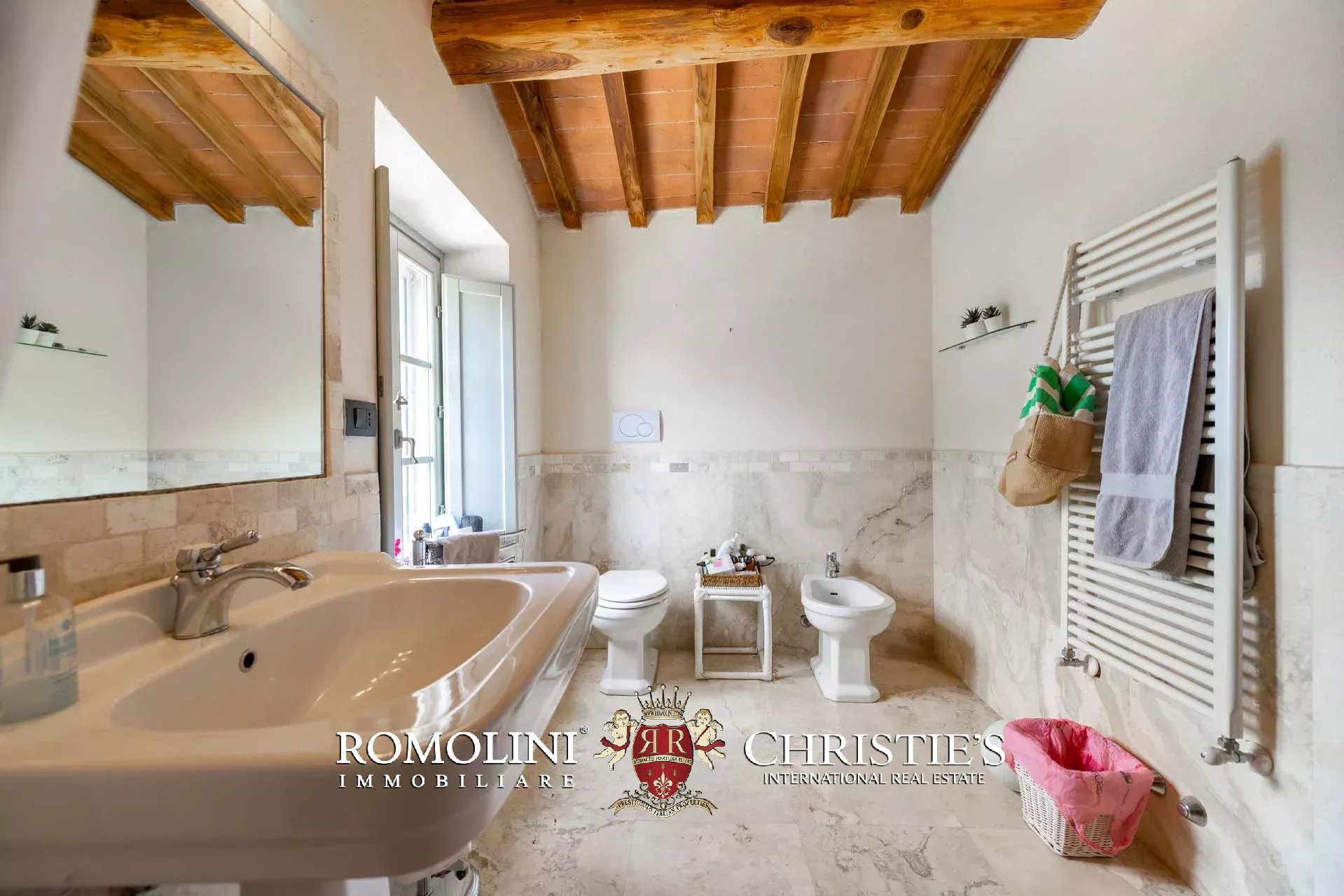 6 Bedroom Villa/Townhouse's Image 49