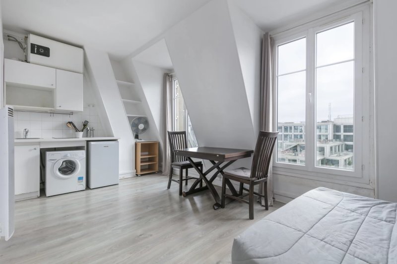 PARÍS 8 – MADELEINE – Estudio luminoso con vistas despejadas