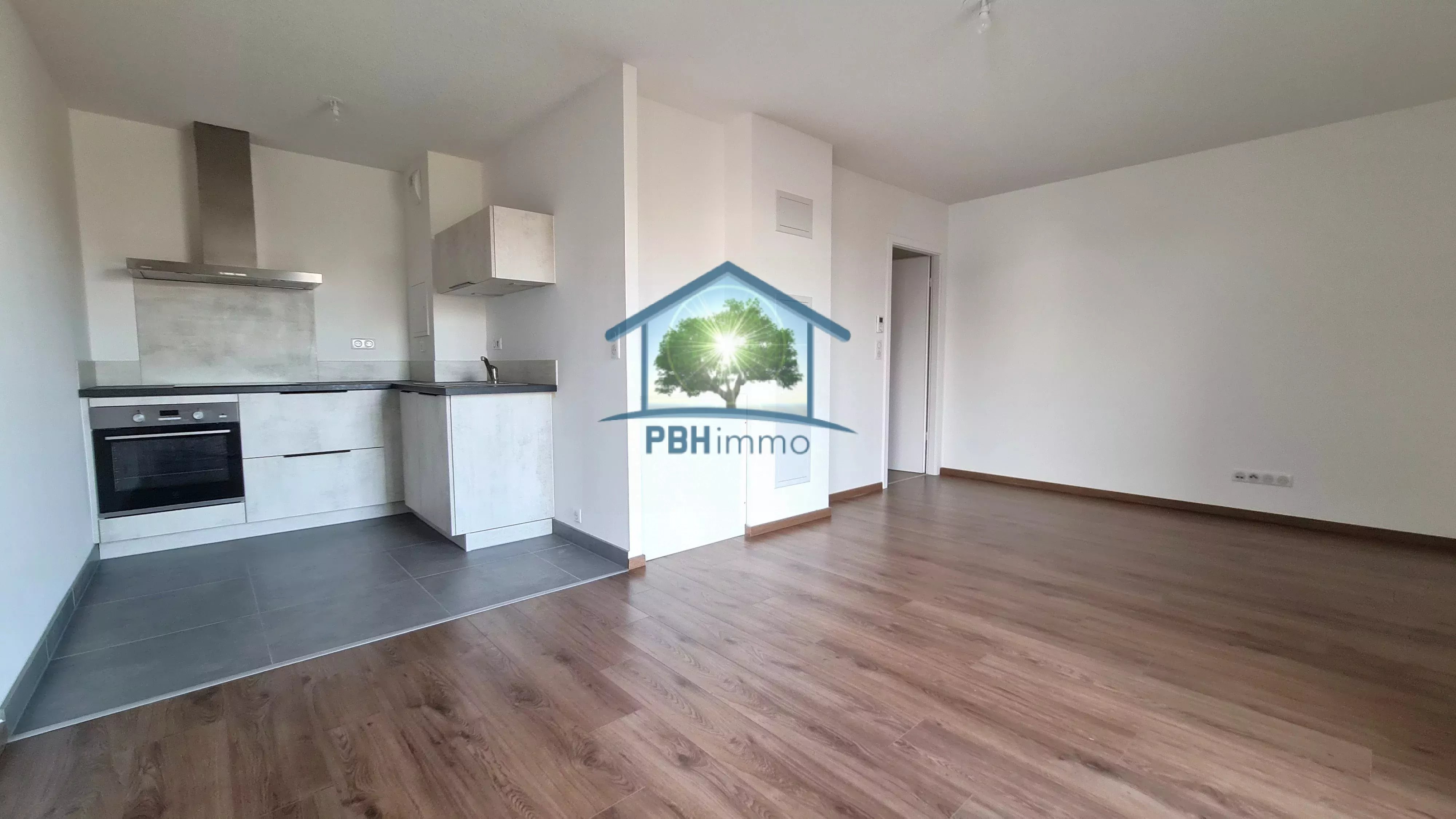 HAGUENAU (67) - CENTRE - STUDIO, TERRASSE, PARKING - SECTEUR GARE