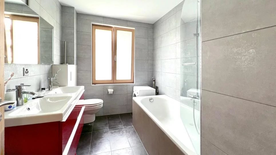 Terrain à vendre avec potentiel de développement !