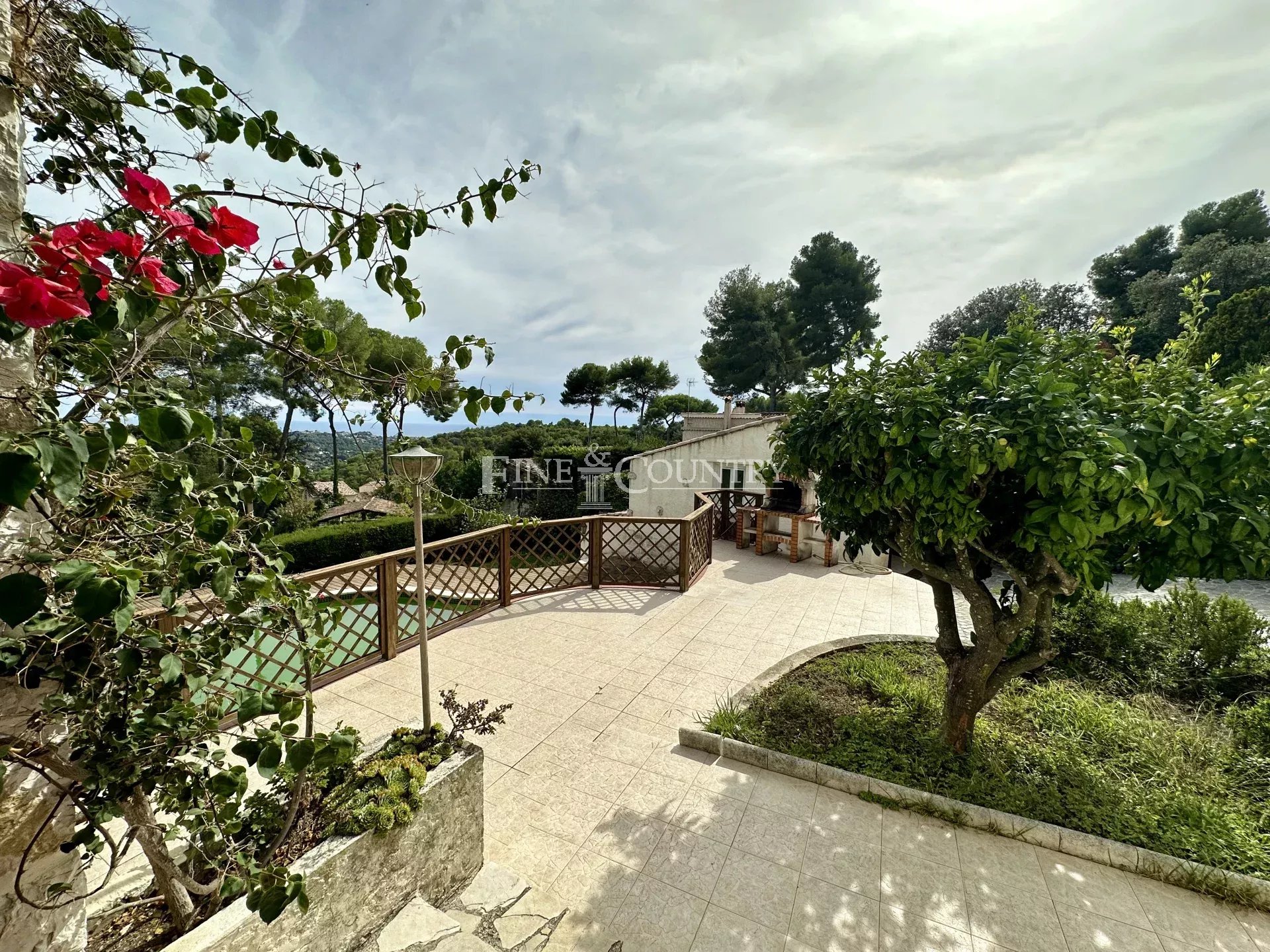 Photo of House for sale in Saint Paul de Vence with open view, to renovate