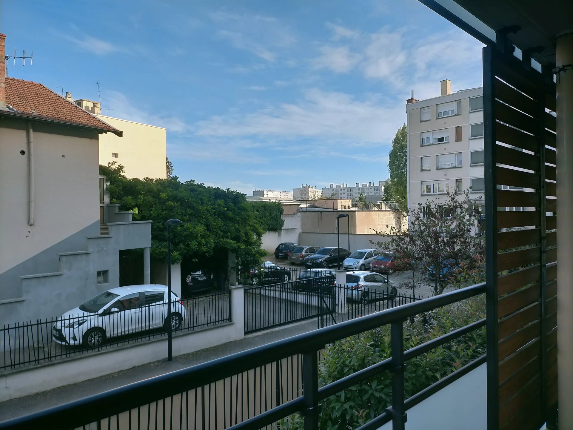 7483207 Location Bron