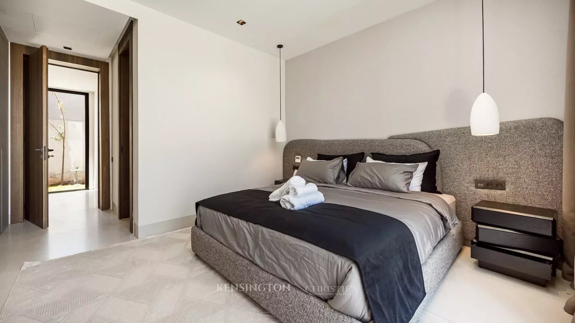 6 Bedroom Villa/Townhouse's Image 31