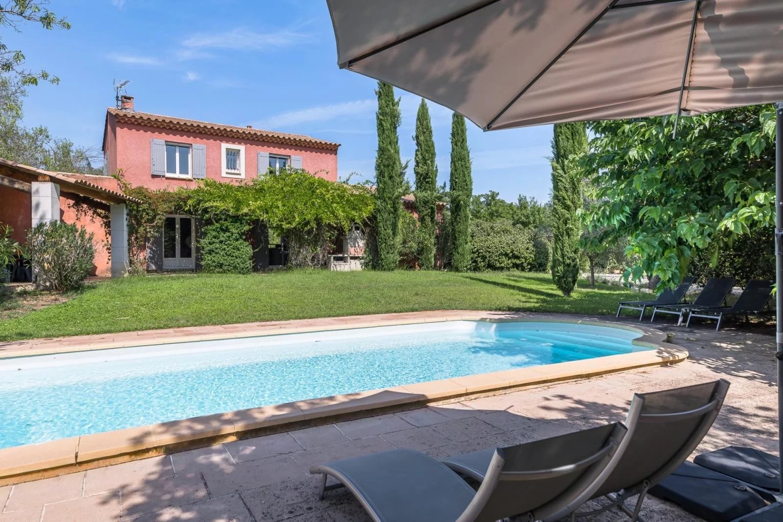 Maison avec piscine à Roussillon