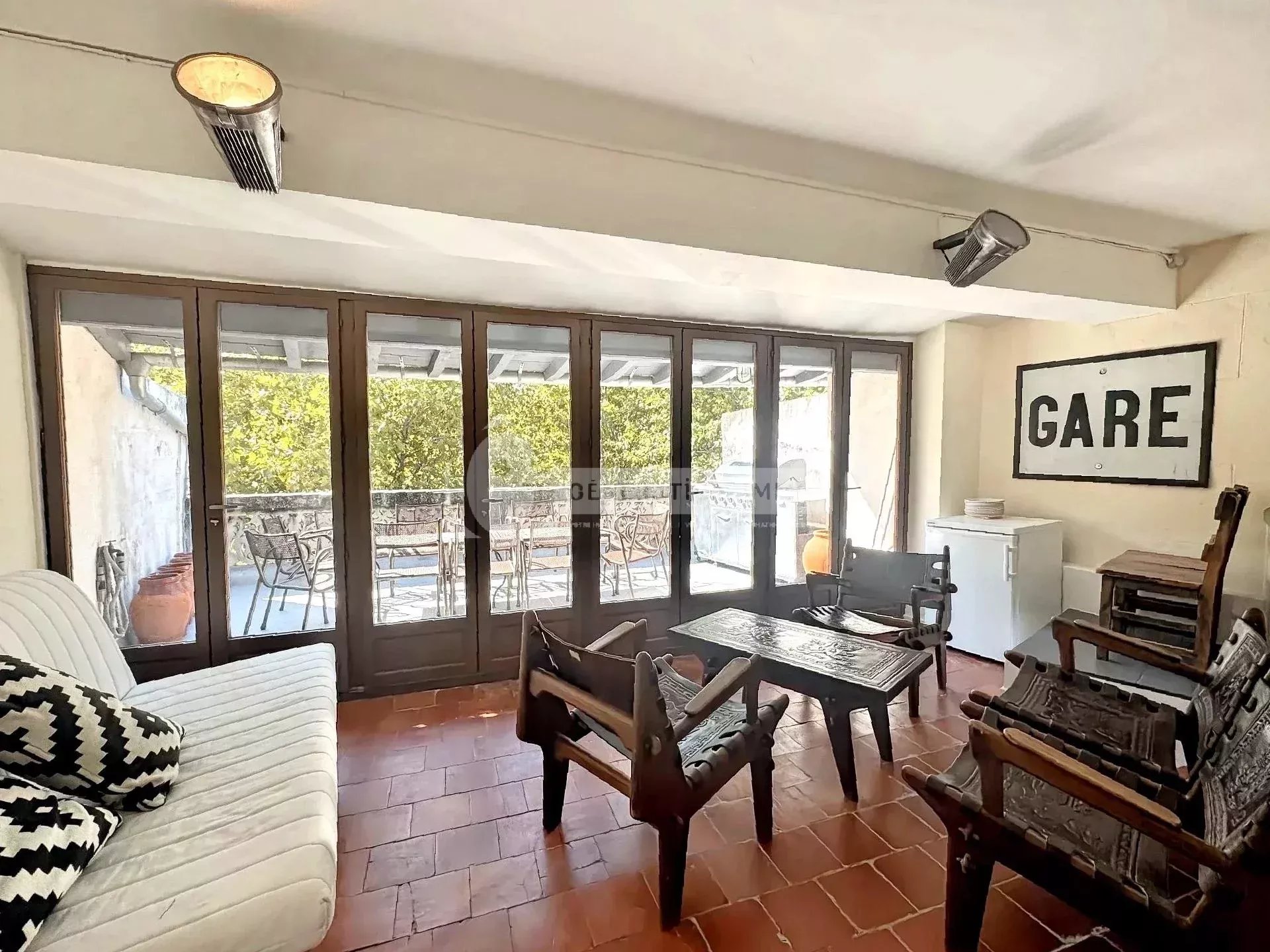 Agence immobilière de 