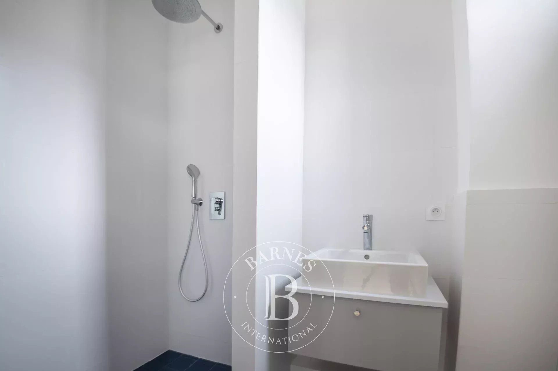 Exclusivity - Paris 8 - Monceau -  2 bedrooms / 2 shower rooms - Fully renovated - picture 8