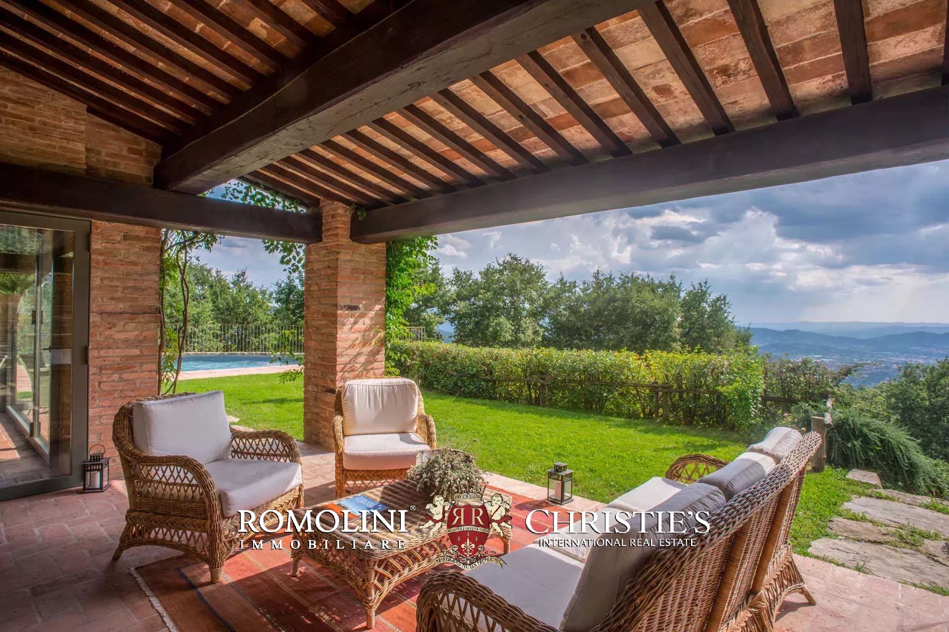 TENUTA VINICOLA BIOLOGICA IN VENDITA, CANTINA BIO TOSCANA
