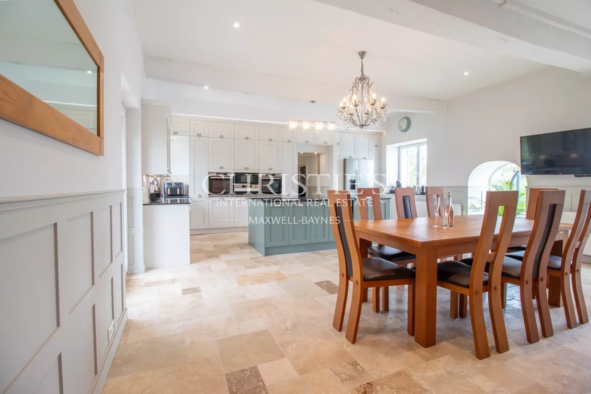 10 Bedroom Villa/Townhouse's Image 9