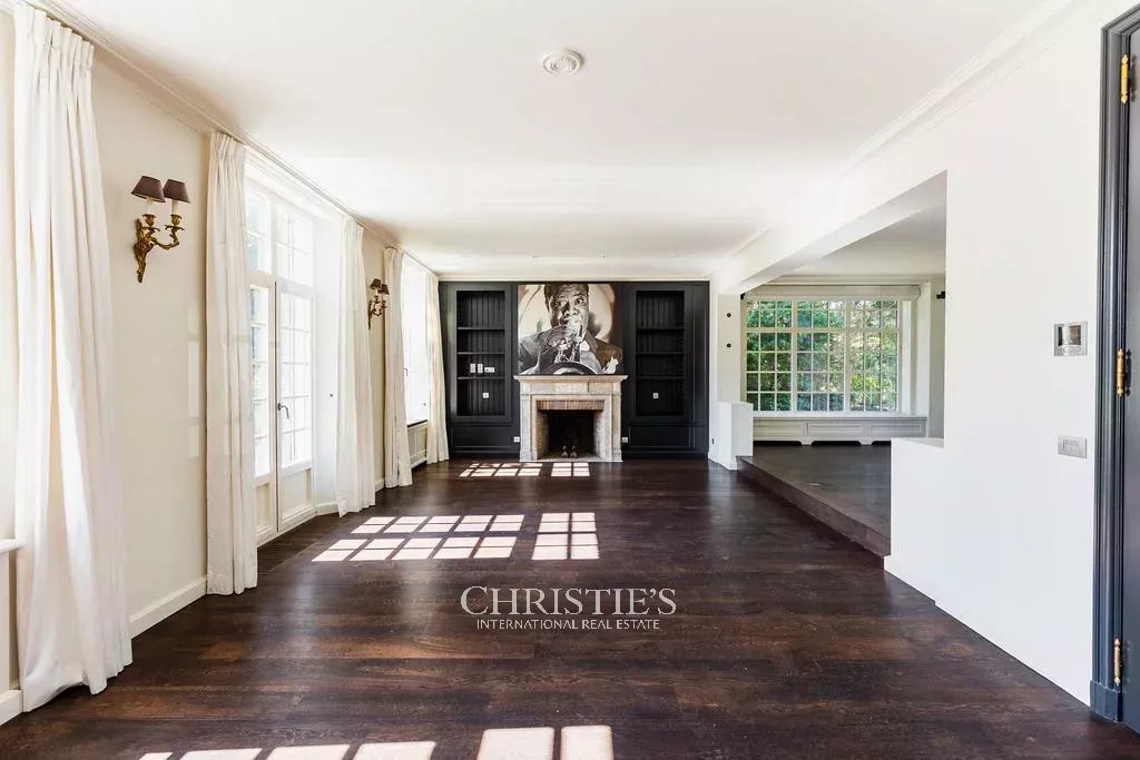 Manoirwijk – Charmante villa op een achterliggend perceel van 55 are