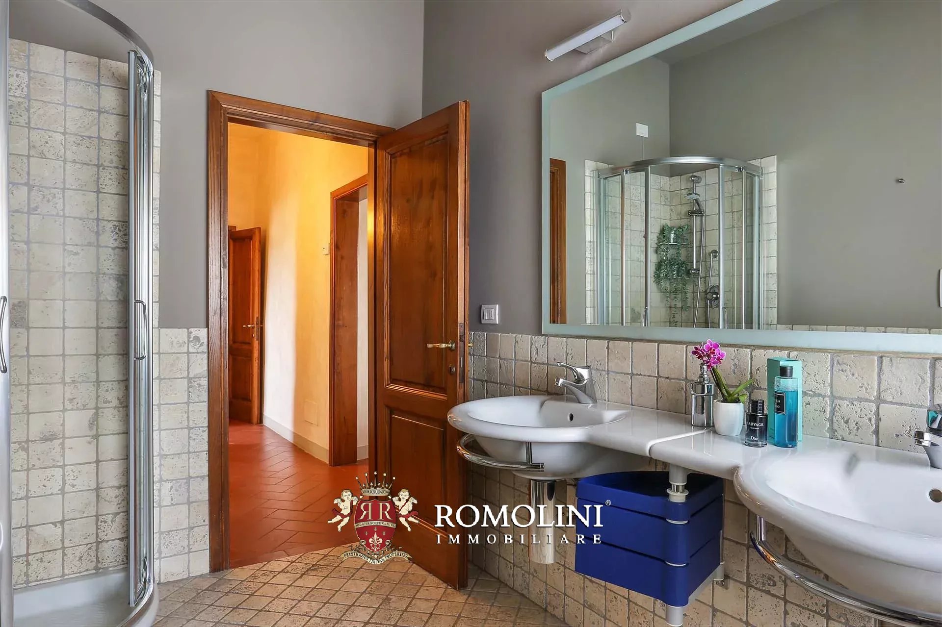 25 Bedroom Vineyard's Image 102