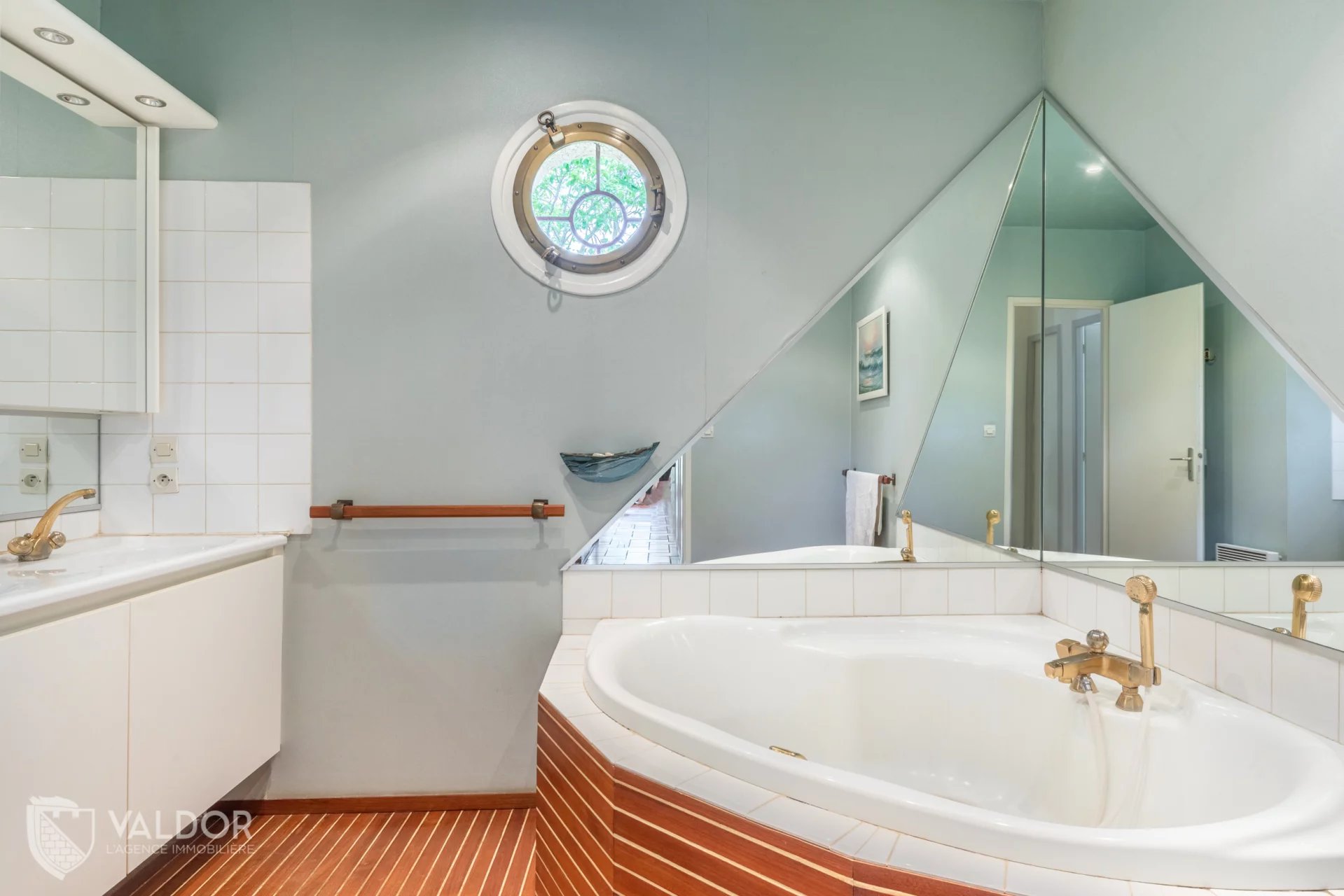 Maison de plain pied de 115 m² avec piscine à Chasselay