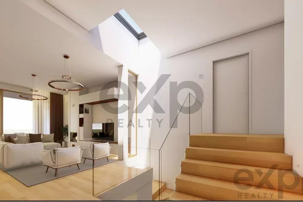 "Moradia Luxuosa com Vista para Mar e Rio"