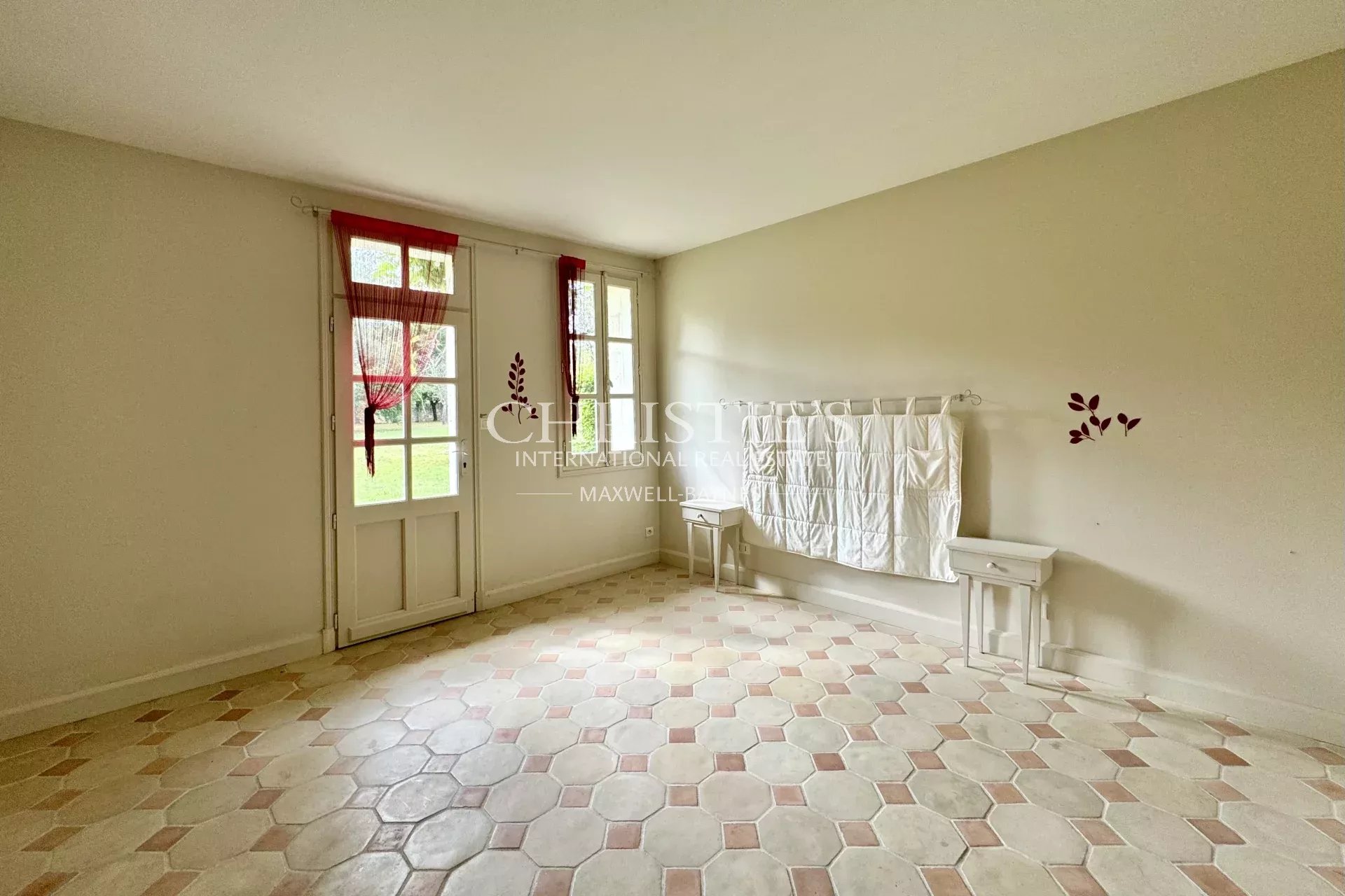 11 Bedroom Villa/Townhouse's Image 23