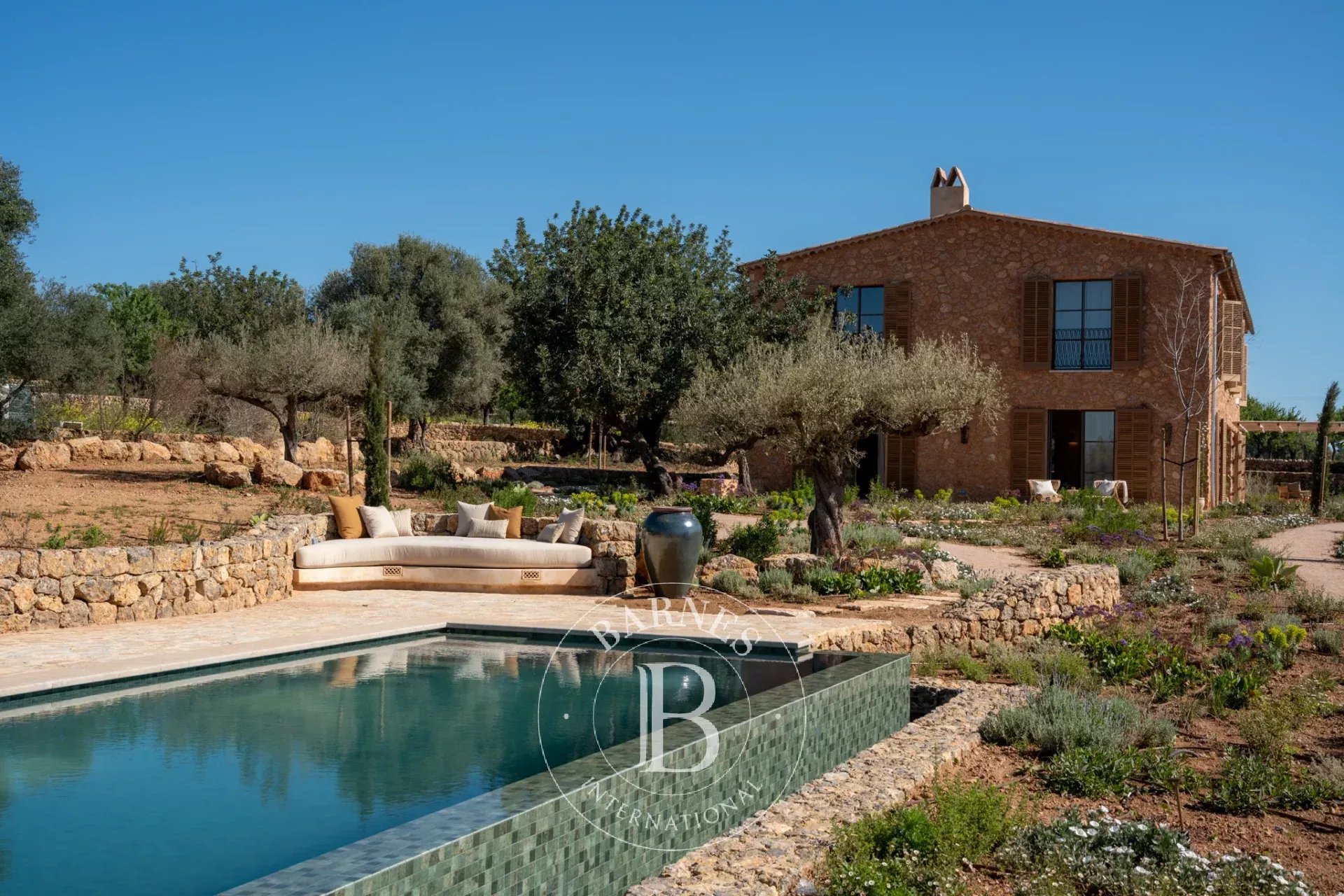 Exklusive Villa mit Blick auf das Schloss und den Puig de Alaró