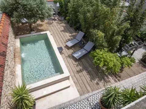 HERENHUIS MET ZWEMBAD EN BIJGEBOUW, THUIR