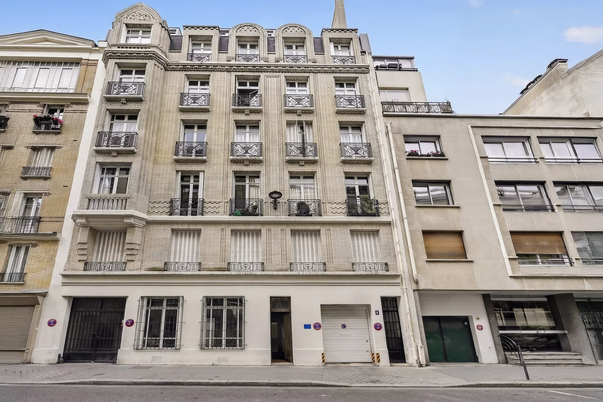 Paris 16e - LONGCHAMP / VICTOR HUGO