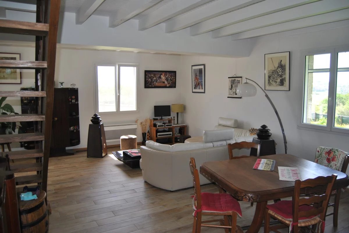 Maison restaurée vue Pyrénées