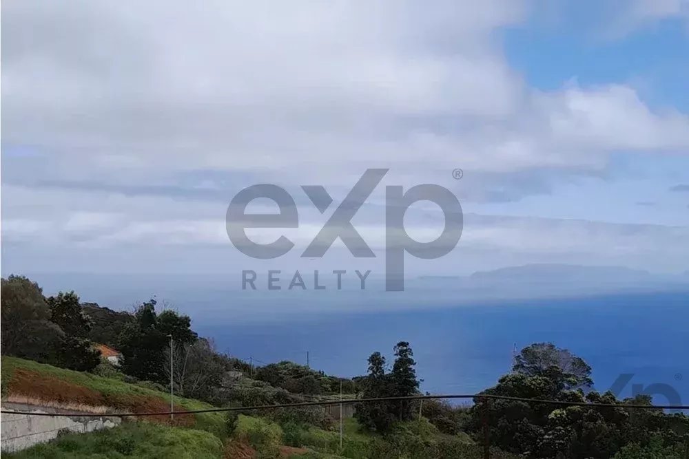 "Terreno dos Sonhos em Santa Cruz, Madeira"