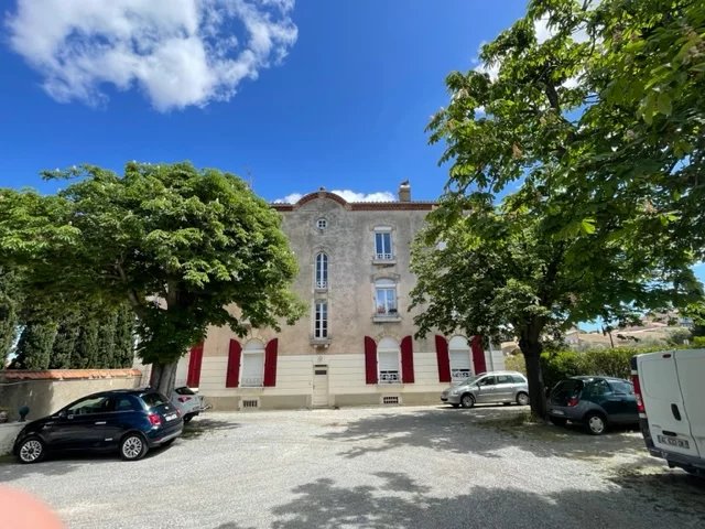 GINESTAS 3 appartements T3 plus combles, cave et parking