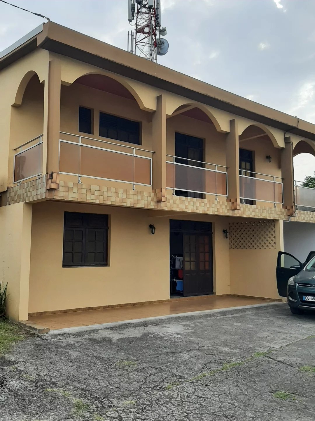 VILLA DE TYPE 5 DE 200 M² - VUE MER - LE LORRAIN