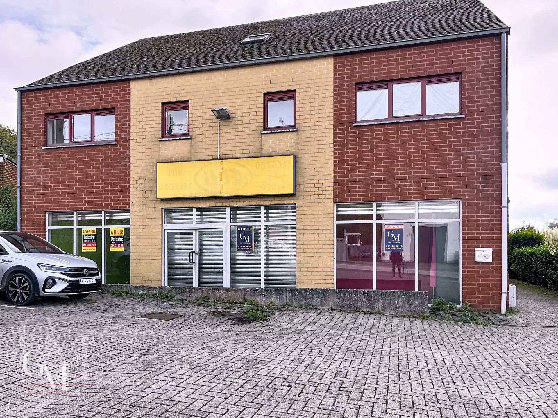 Versatile commercial ground floor with exceptional accessibility and potential