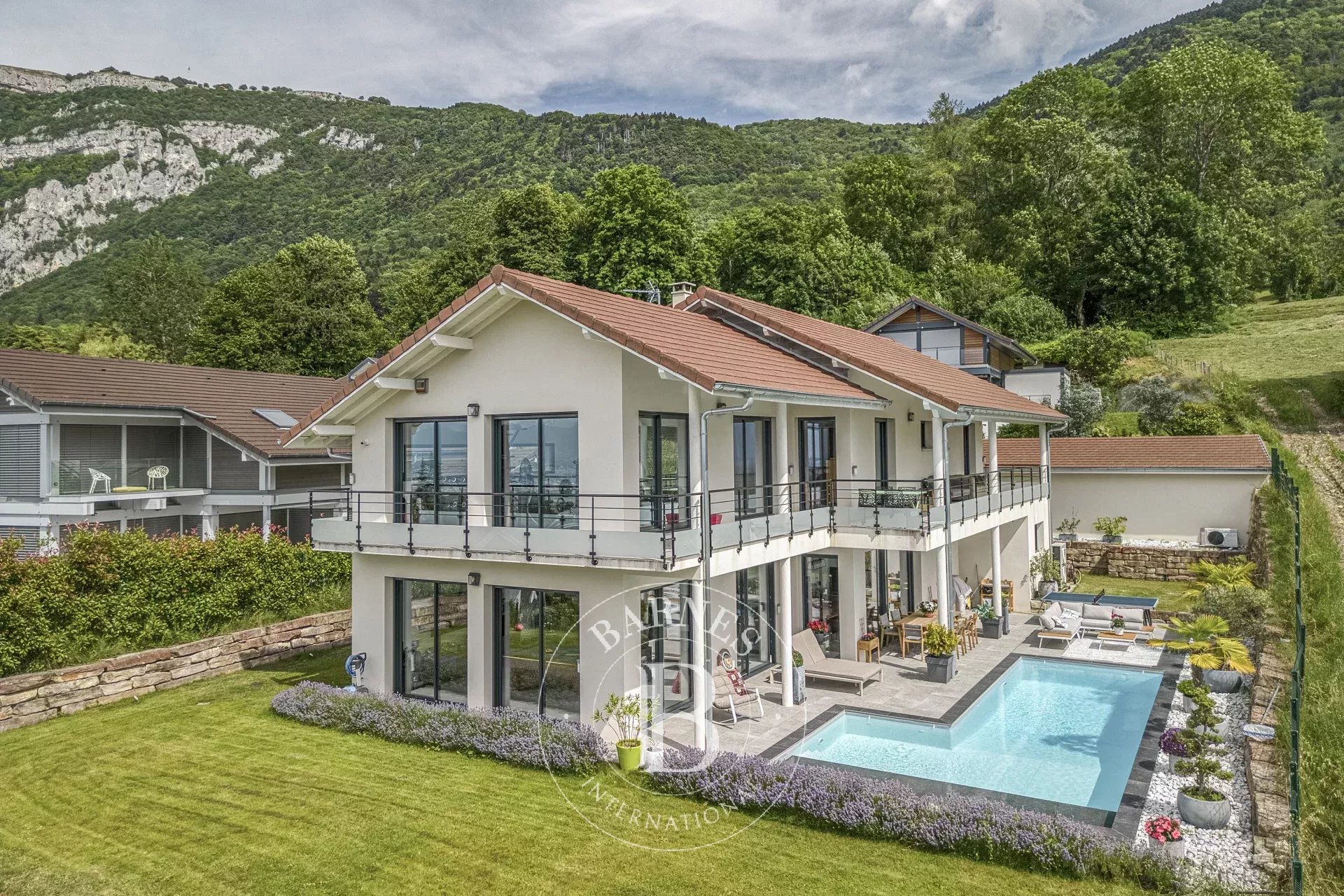 BARNES GENEVOIS - ARCHAMPS - CONTEMPORARY VILLA - picture 10