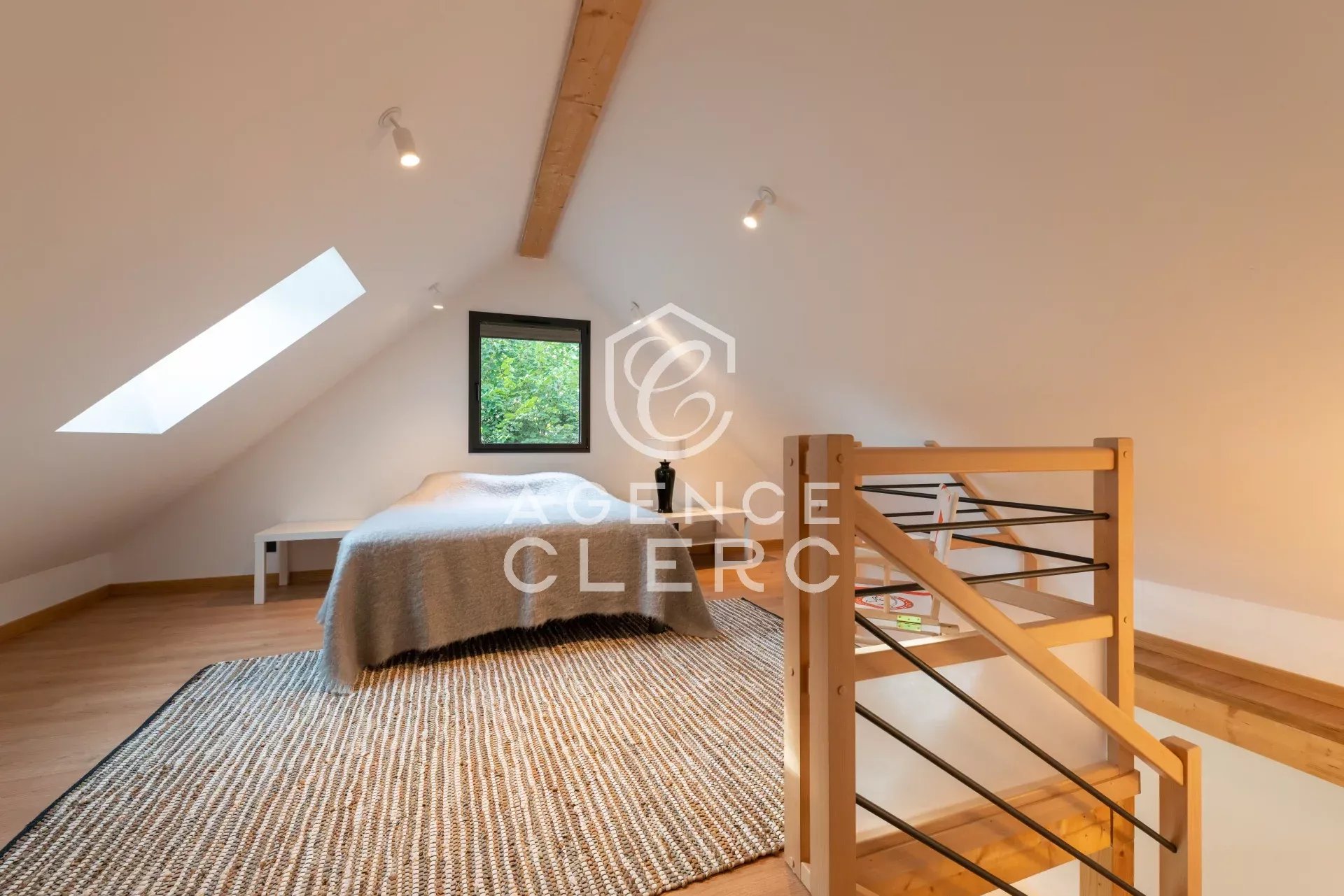 6 Bedroom Villa/Townhouse's Image 23