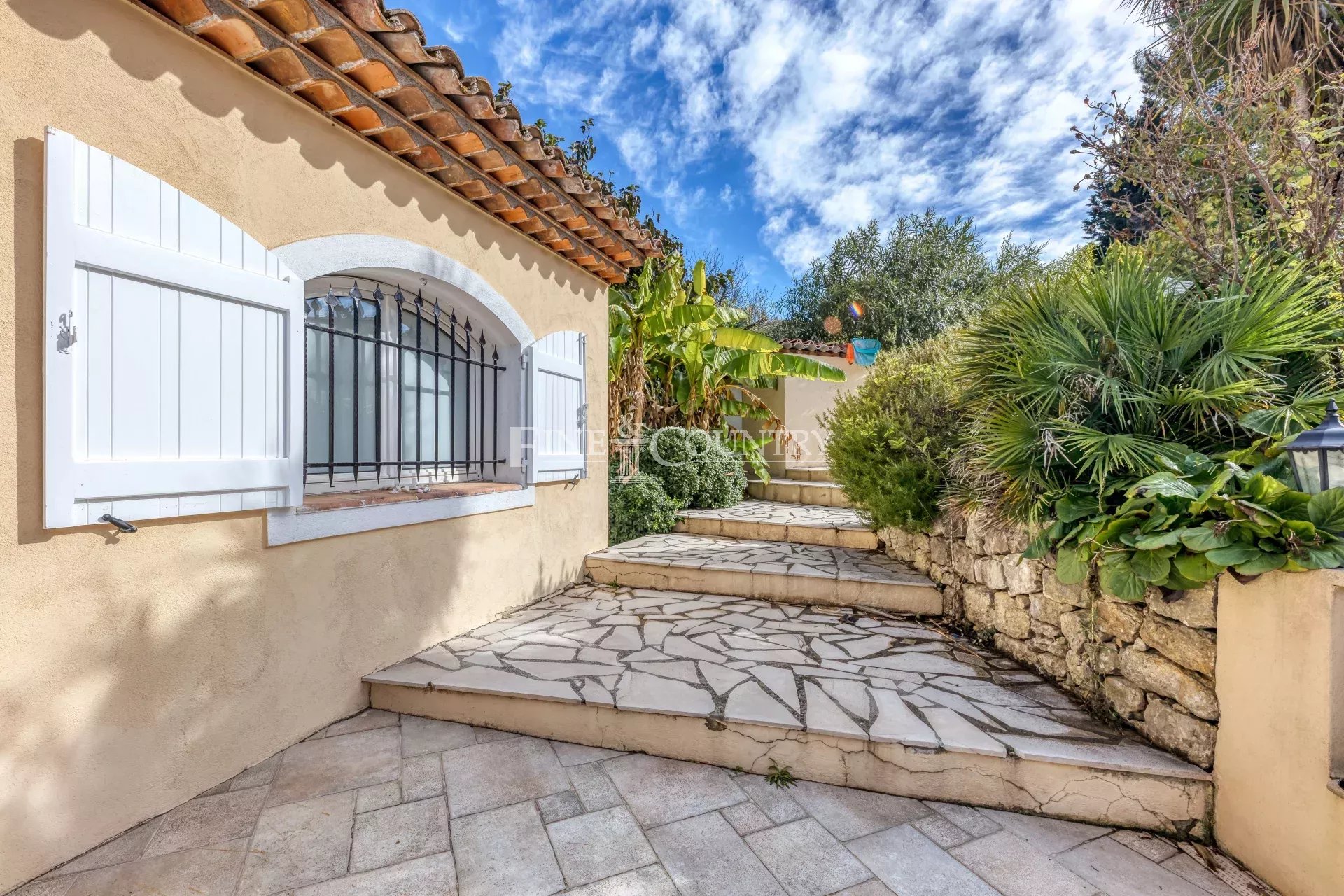 Photo of For sale  Villa in Valbonne - Panoramic view