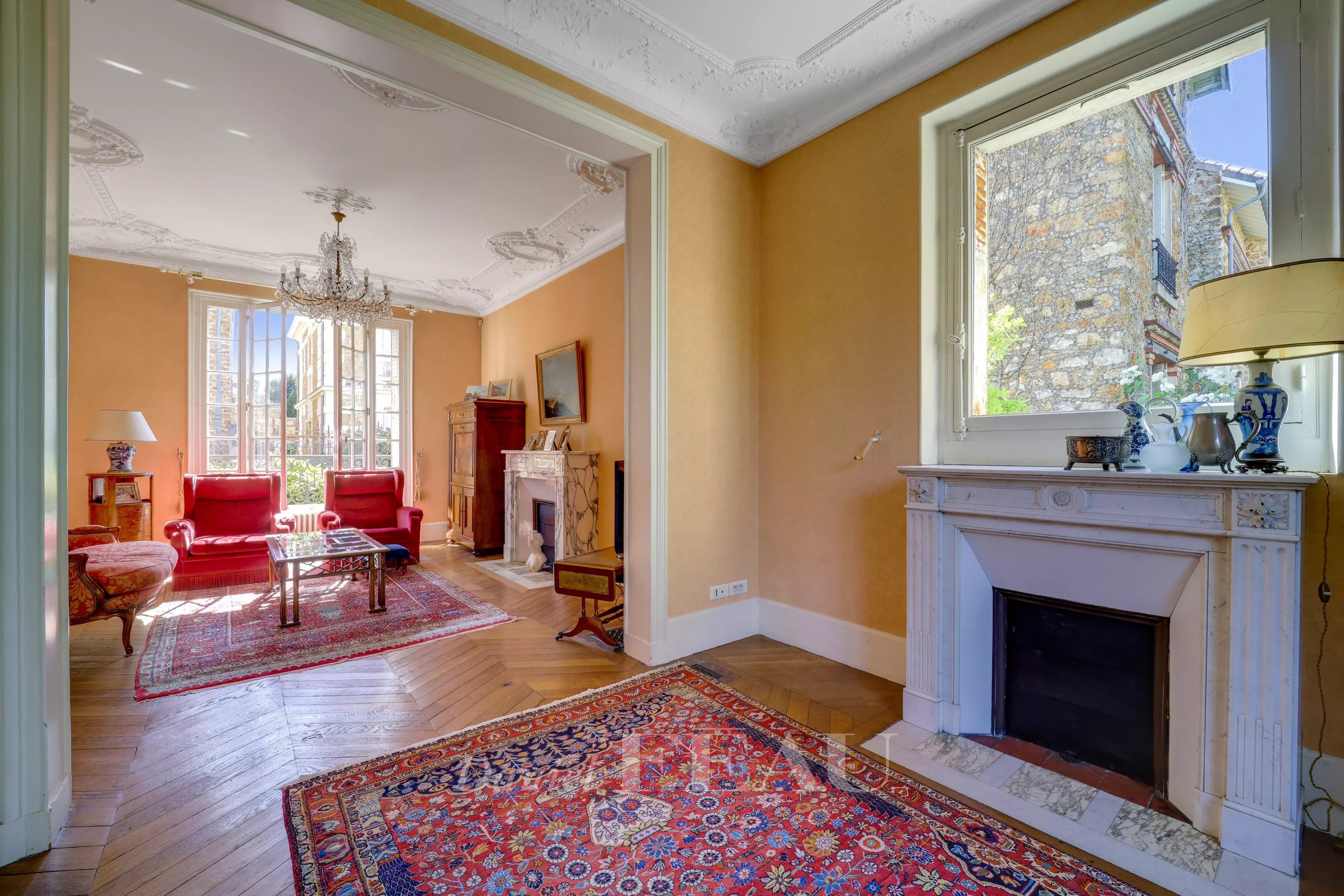 Versailles – An elegant family home